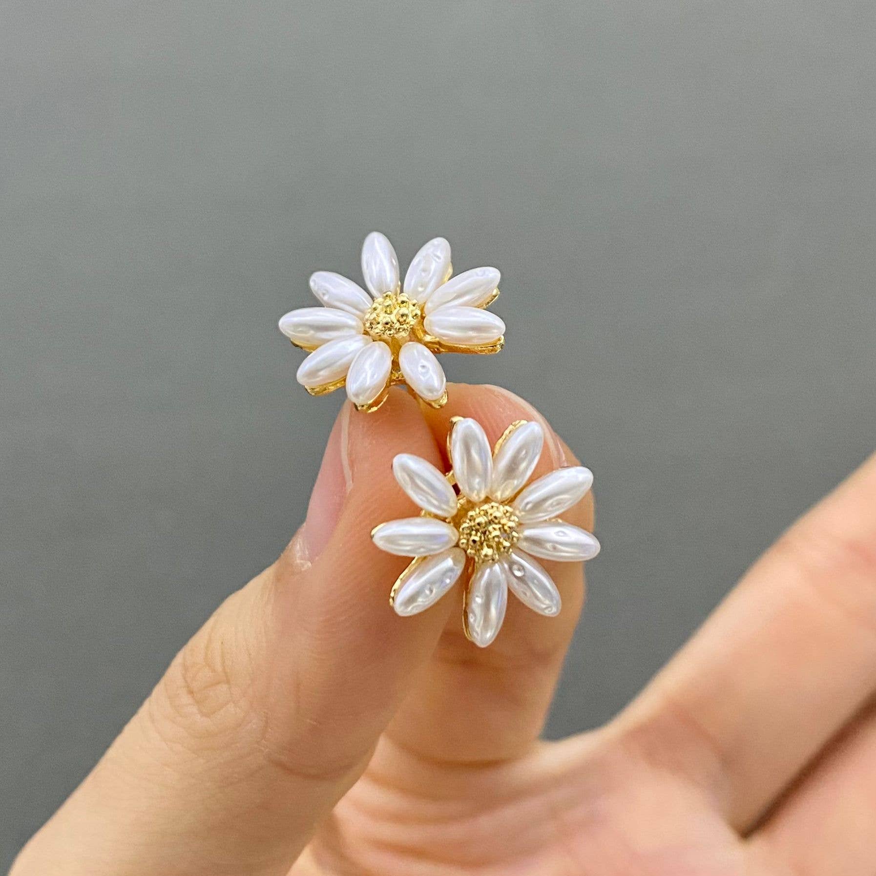 Pearl Petal Daisy Stud Earrings