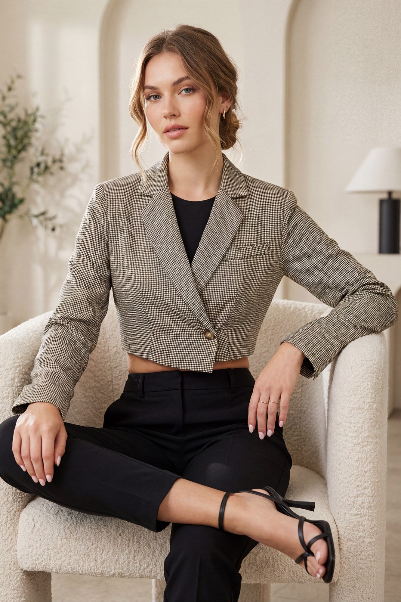 Vintage-Inspired Houndstooth Cropped Blazer