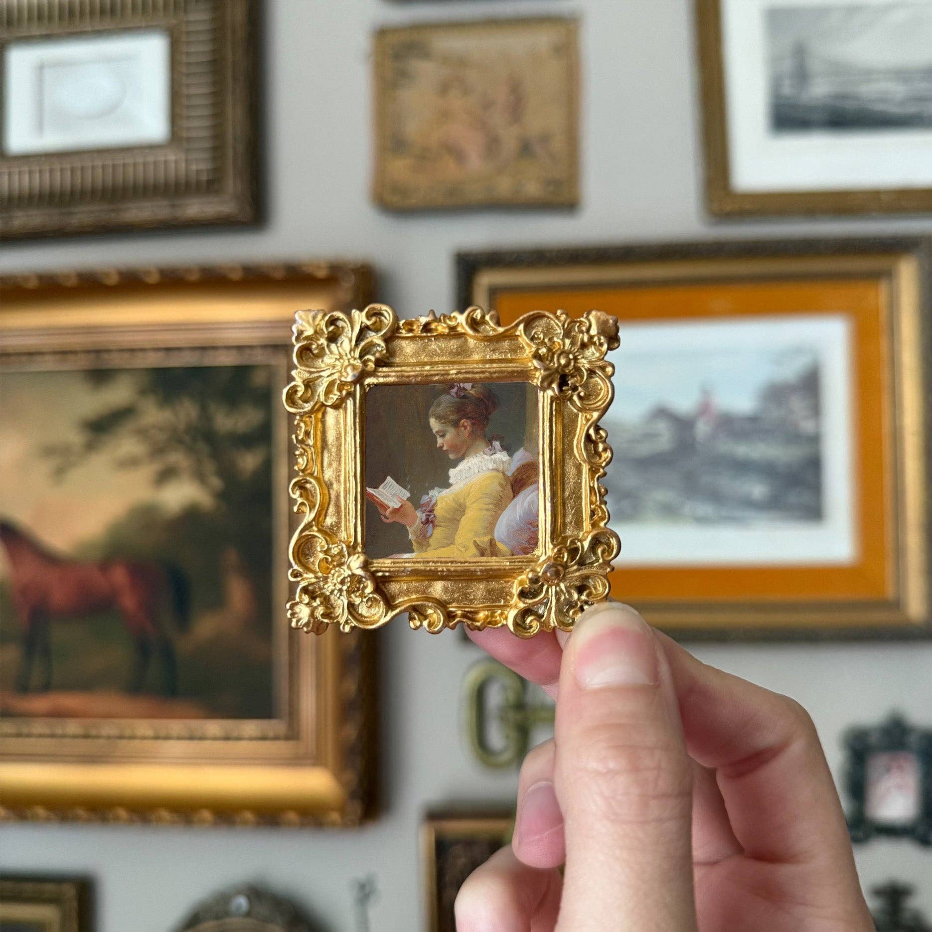 Vintage Style Resin Ornate Girl Reading a book Mini Magnet