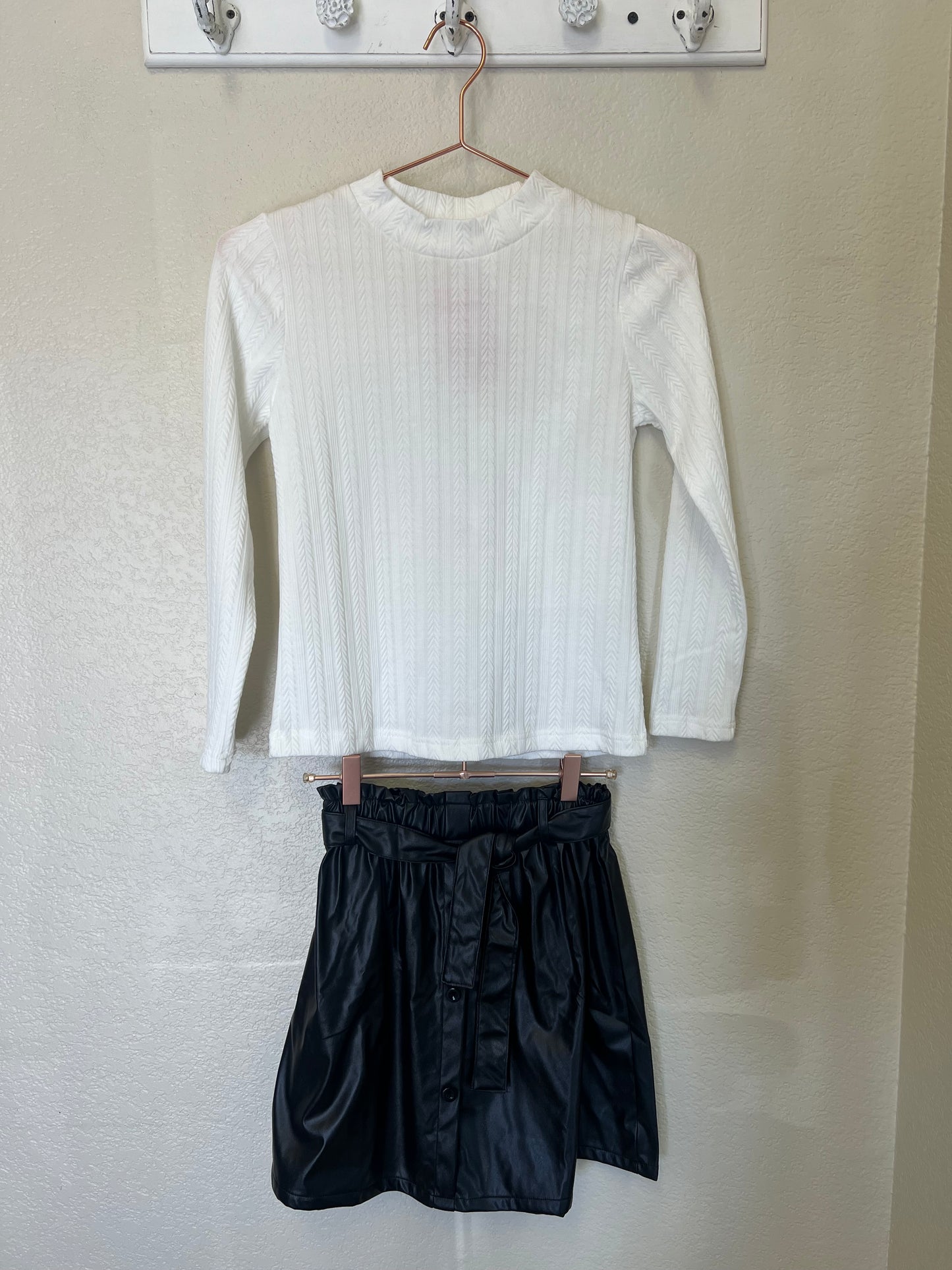 2 piece Girl Textured Fabric Bandage Skirt Set