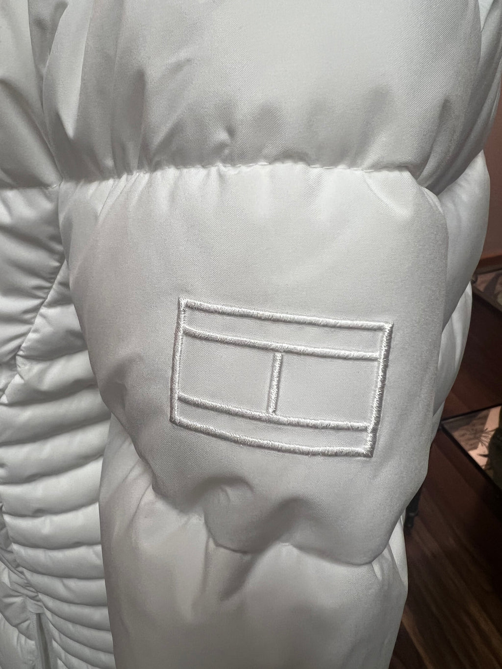 Tommy Hilfiger White Hooded Puffer Jacket – New Without Tags