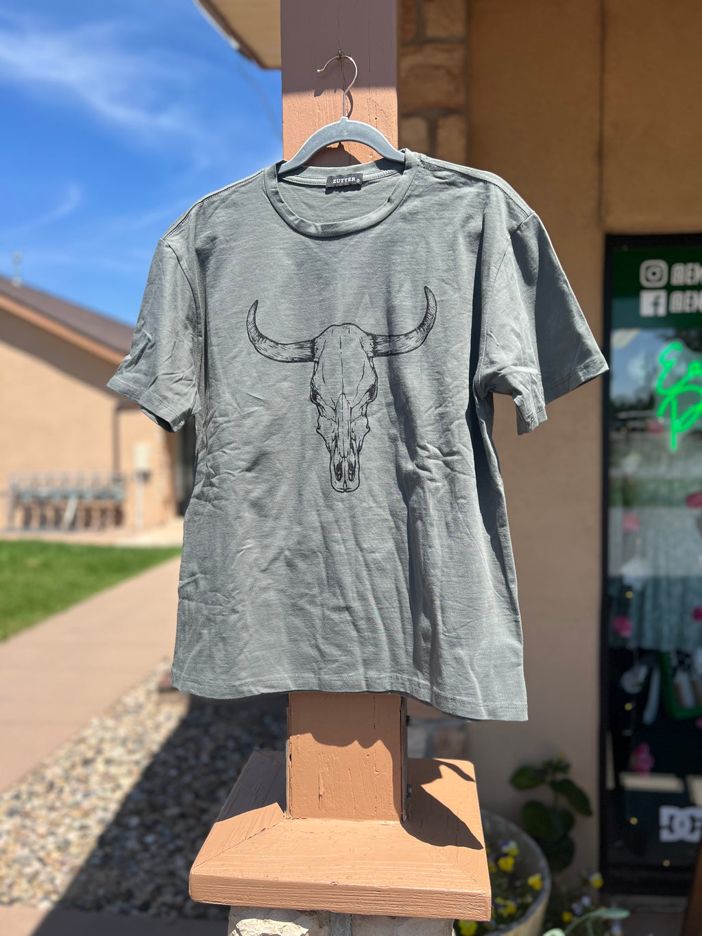 Vintage Longhorn Skull Graphic Tshirt