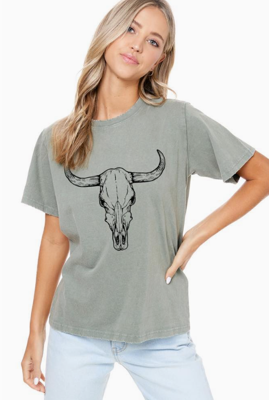 Vintage Longhorn Skull Graphic Tshirt