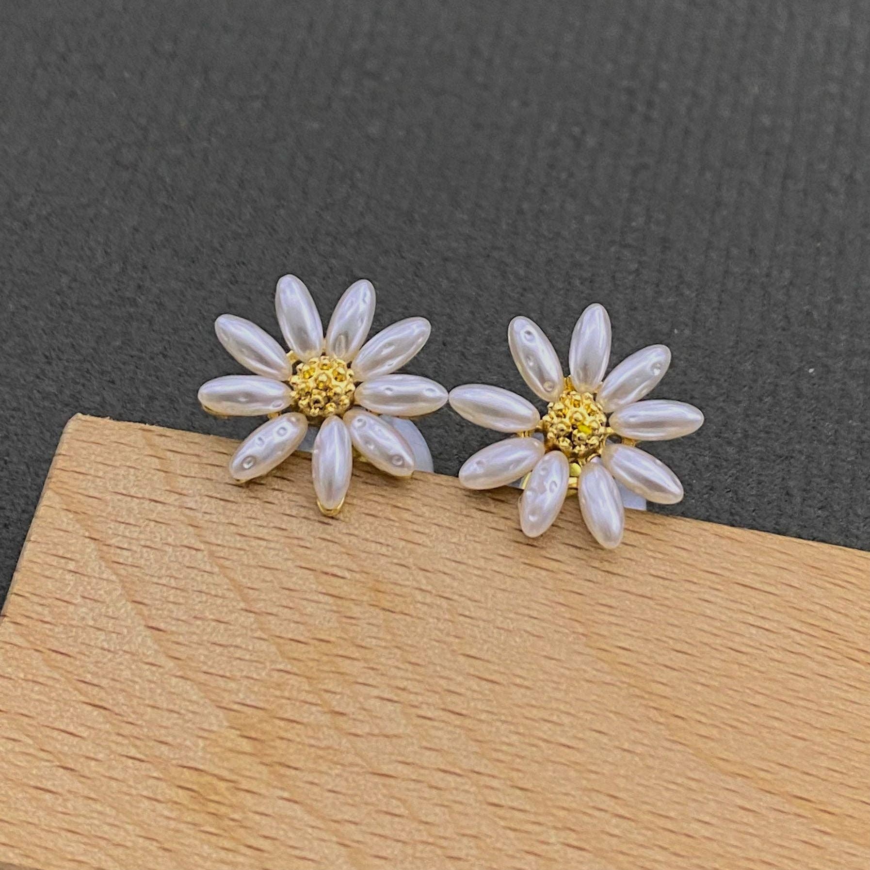 Pearl Petal Daisy Stud Earrings