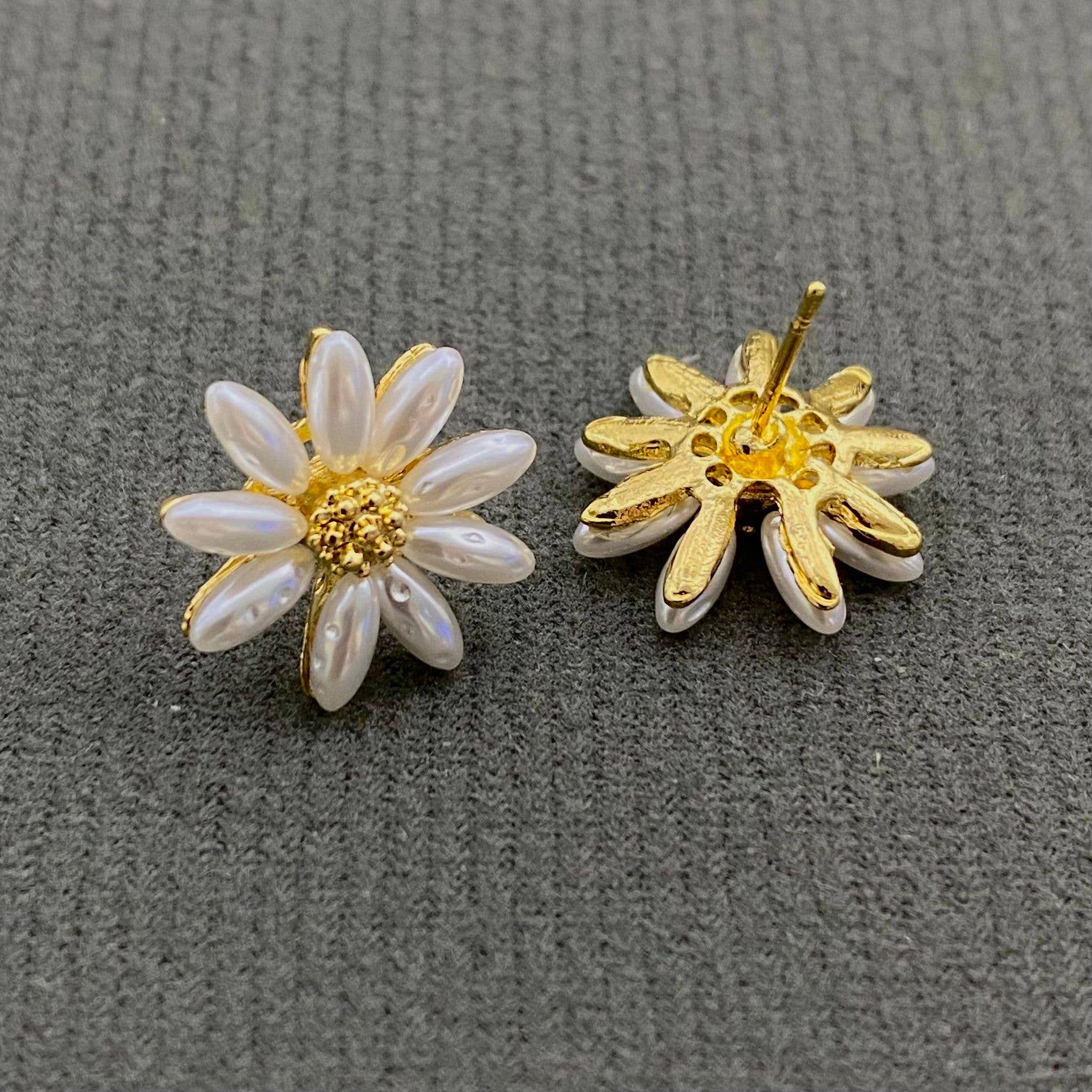 Pearl Petal Daisy Stud Earrings