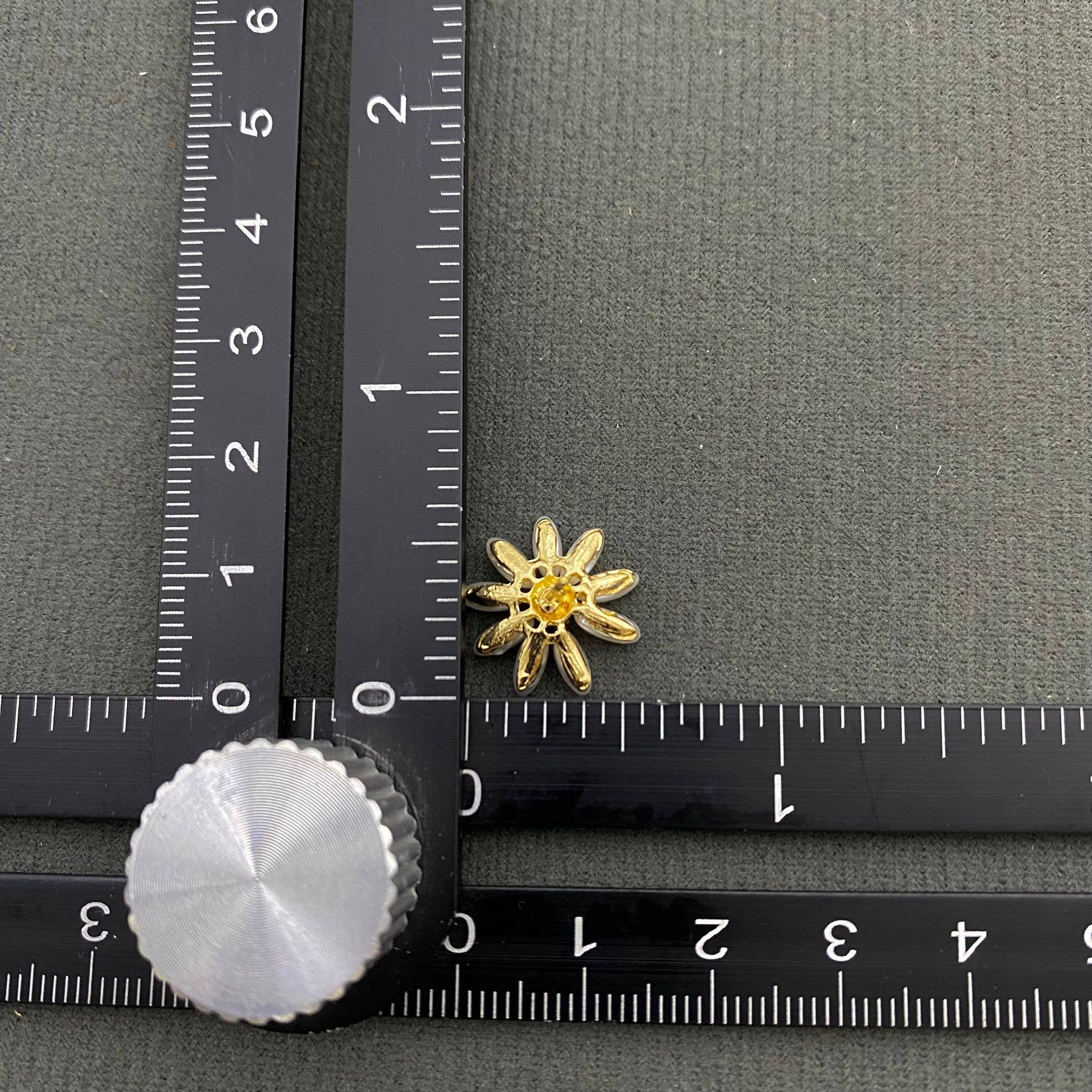 Pearl Petal Daisy Stud Earrings