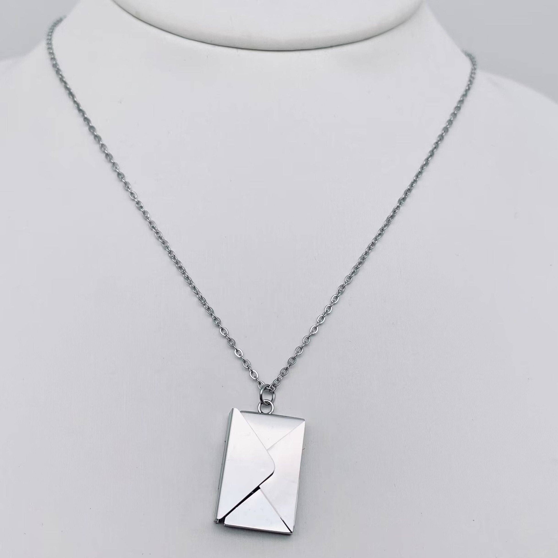 "I Love You" Openable Envelope Necklace