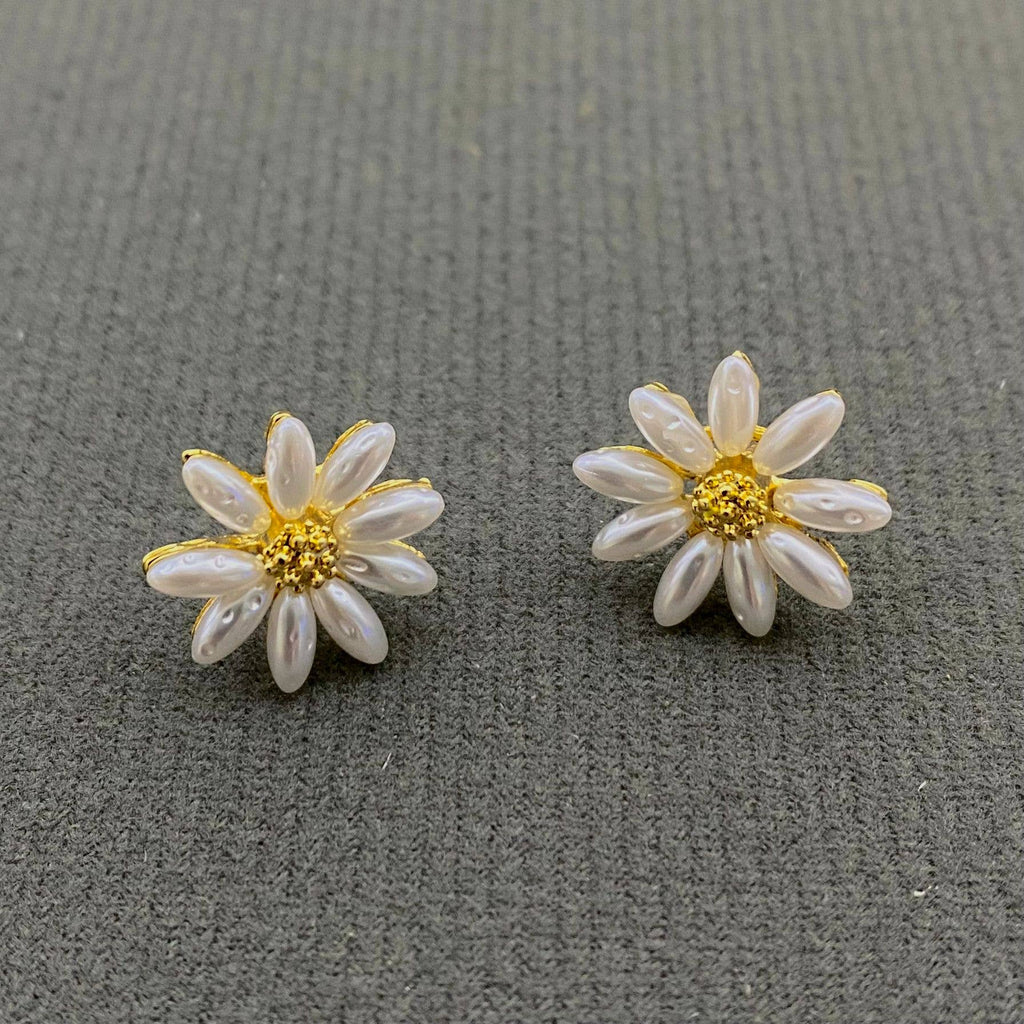 Pearl Petal Daisy Stud Earrings